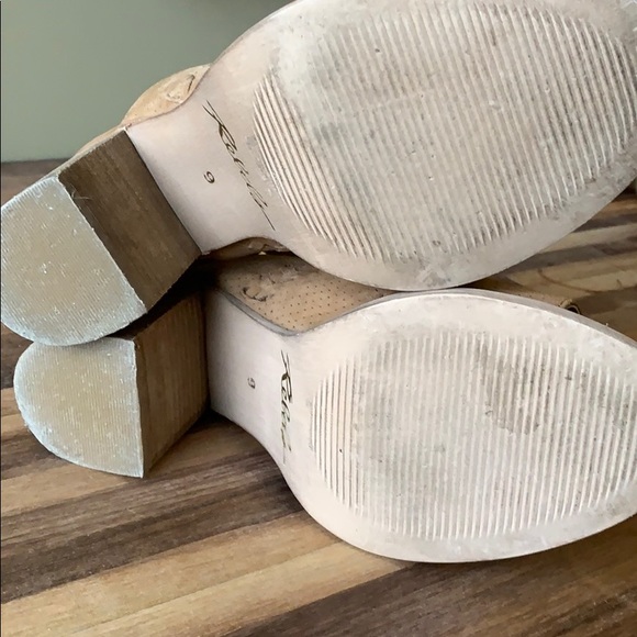 🧣LAST CHANCE Rebels Rayna suede peep toe booties - Picture 4 of 7